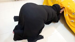 Arab Huge Ass Hot Stepmom Stuck Under My Bed Just Then i see her Big Thick Booty & Masturbat