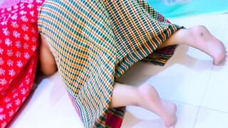 Beautiful Half Naked Hot Stepmom Stuck Under Bed & Show Her Big Ass To make Me Hot for get anal fuck