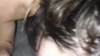 Девочка азиатка не умеет делать минет но все же делает его