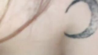 Девочка азиатка не умеет делать минет но все же делает его