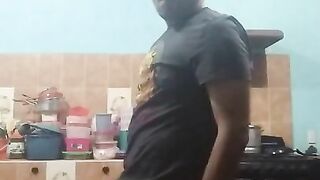 VERGA PARADA BAJO LA ROPA Y ME LA SACO PARA VENiRME (SALGO COMPLETO