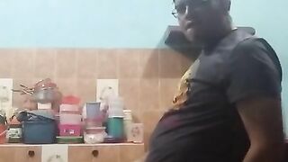 VERGA PARADA BAJO LA ROPA Y ME LA SACO PARA VENiRME (SALGO COMPLETO