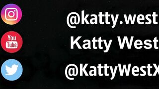 Гуляю совершенно голая на набережной на публике