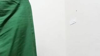 Tamil wife remove saree