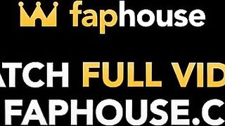 Lety Howl gives me a nice blowjob in a Parisian bathtub